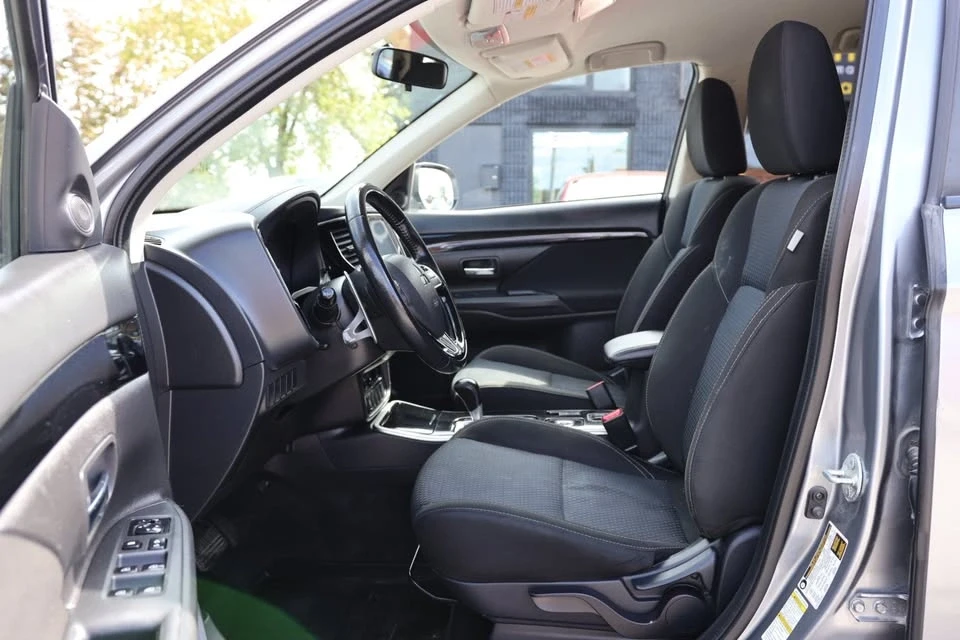 2019 Mitsubishi Outlander - Image 13 of 16