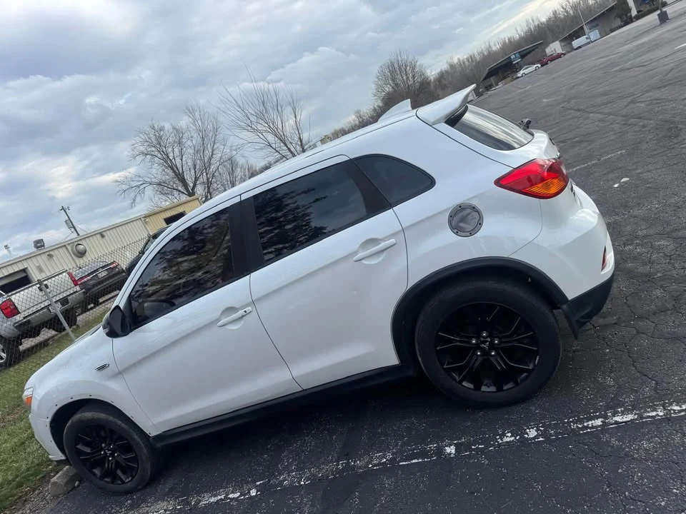 2019 Mitsubishi Outlander - Image 8 of 15