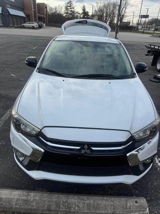 2019 Mitsubishi Outlander - Image 2 of 15