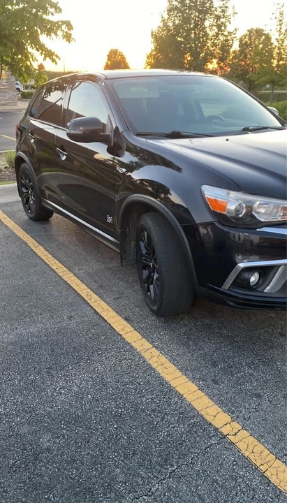 2019 Mitsubishi Outlander - Image 2 of 10