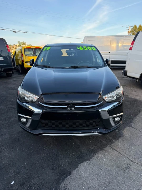 2019 Mitsubishi Outlander - Image 2 of 13