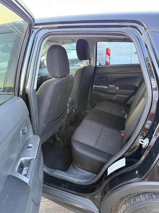 2019 Mitsubishi Outlander - Image 9 of 13