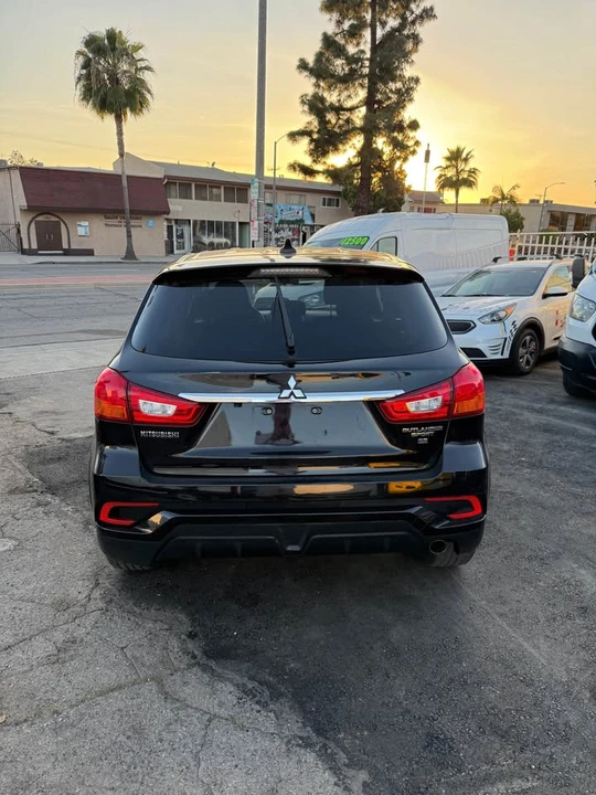 2019 Mitsubishi Outlander - Image 5 of 13
