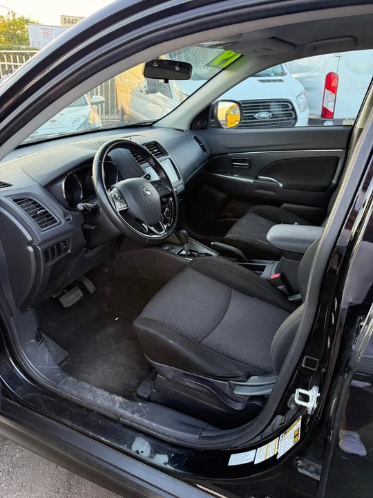 2019 Mitsubishi Outlander - Image 8 of 13