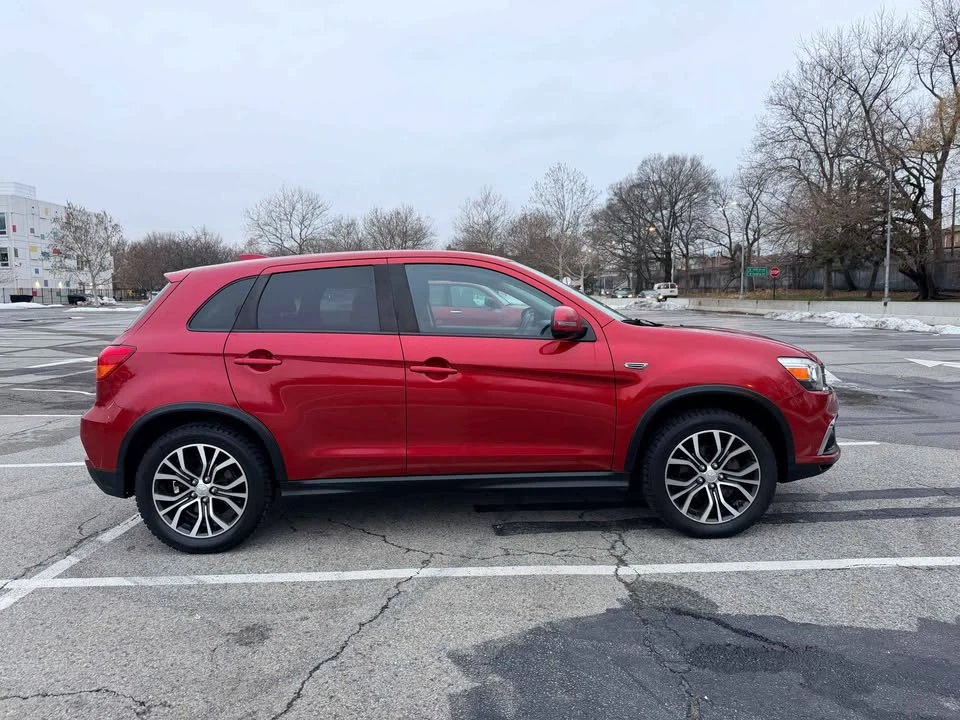 2019 Mitsubishi Outlander - Image 2 of 19