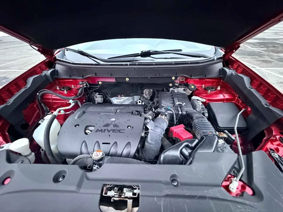 2019 Mitsubishi Outlander - Image 15 of 19
