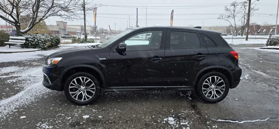 2019 Mitsubishi Outlander - Image 2 of 11