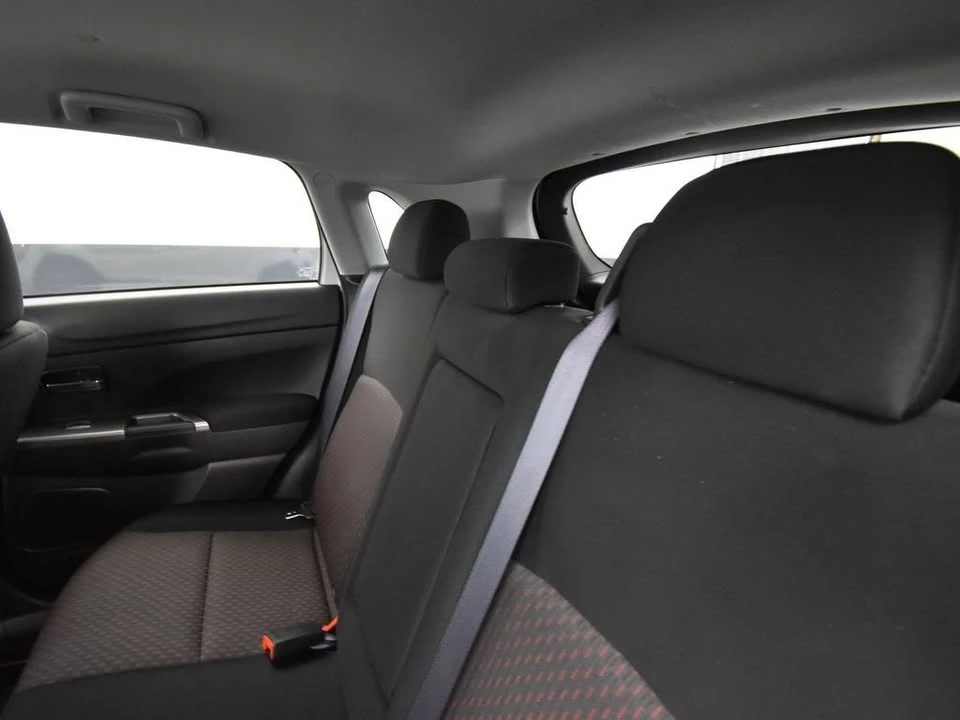 2019 Mitsubishi Outlander - Image 10 of 18