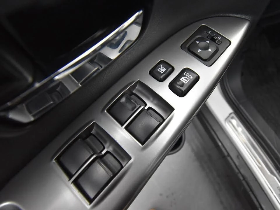 2019 Mitsubishi Outlander - Image 11 of 18