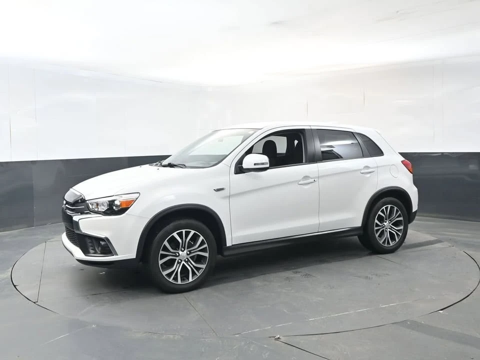 2019 Mitsubishi Outlander - Image 2 of 18