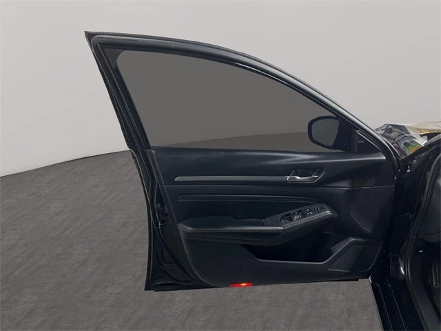 2019 Nissan Altima 6th Gen - Image 11 of 12