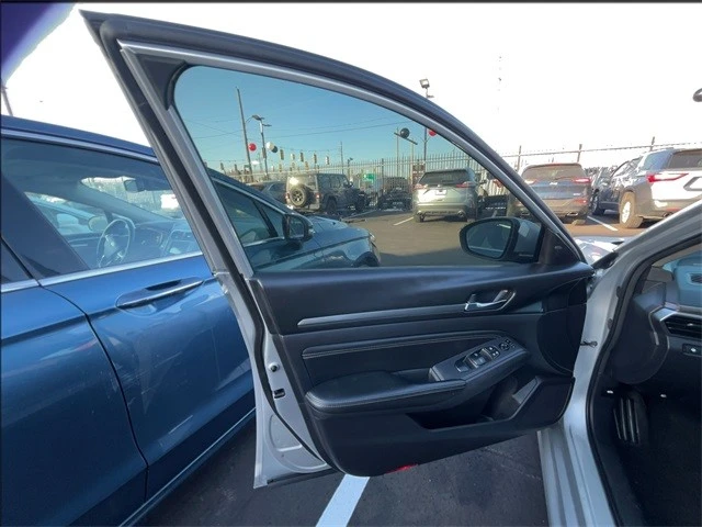 2019 Nissan Altima 6th Gen - Image 11 of 12