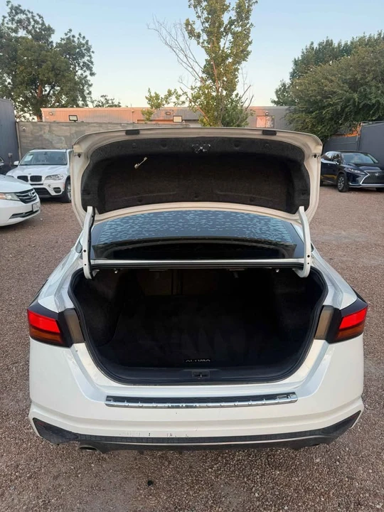 2019 Nissan Altima 6th Gen - Image 12 of 13