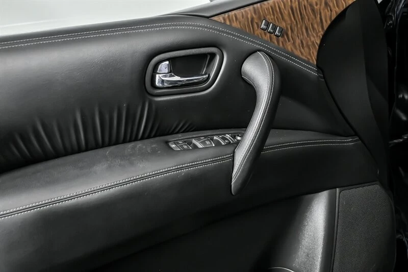 2019 Nissan Armada - Image 17 of 21
