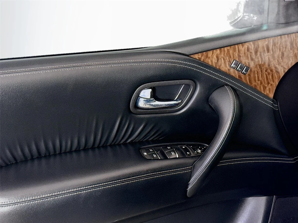 2019 Nissan Armada - Image 17 of 21