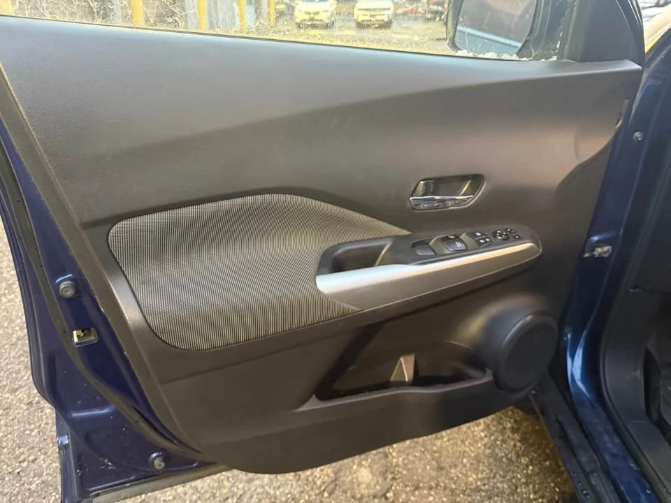 2019 Nissan Kicks - Image 9 of 16
