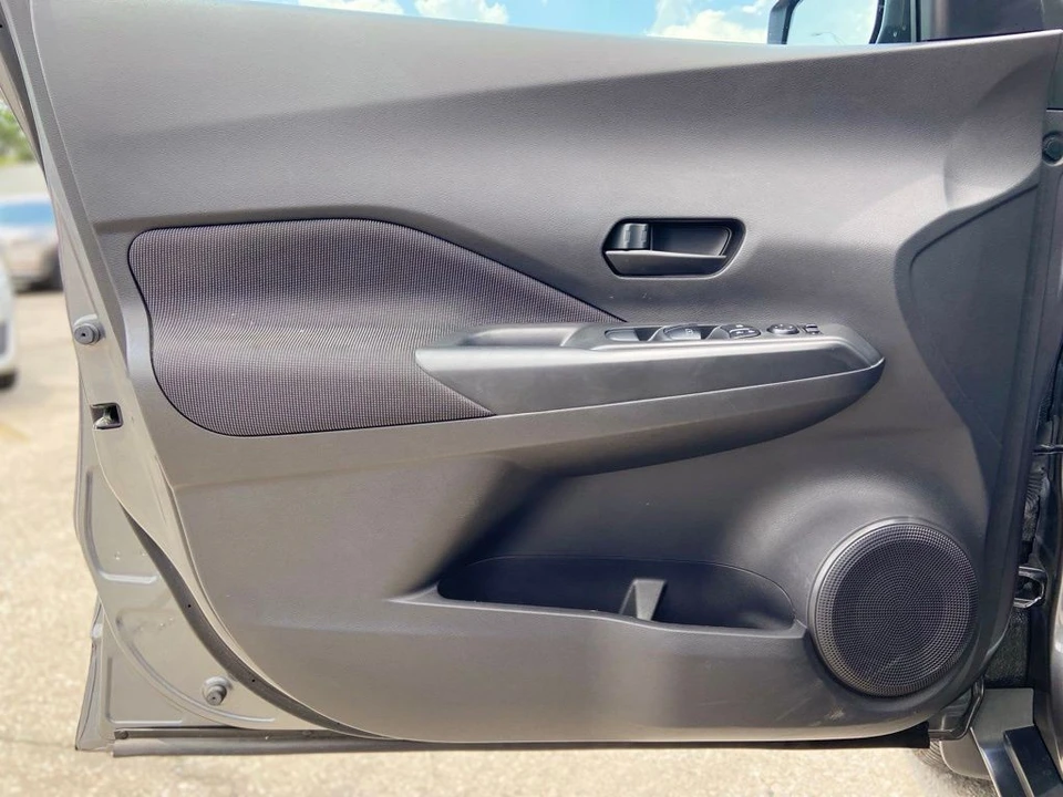 2019 Nissan Kicks - Image 13 of 31