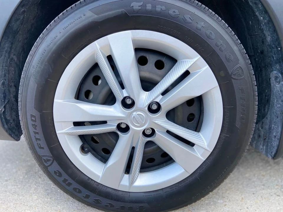 2019 Nissan Kicks - Image 9 of 31