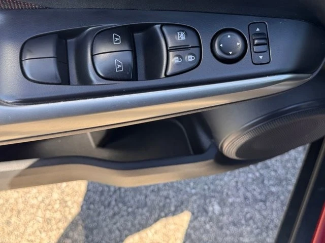 2019 Nissan Kicks - Image 16 of 21