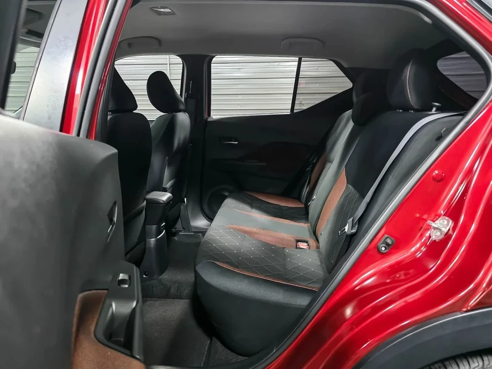2019 Nissan Kicks - Image 15 of 21