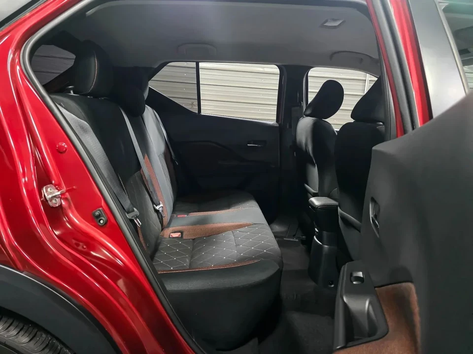 2019 Nissan Kicks - Image 16 of 21