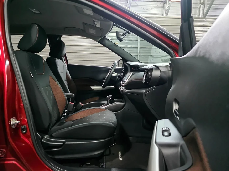 2019 Nissan Kicks - Image 14 of 21