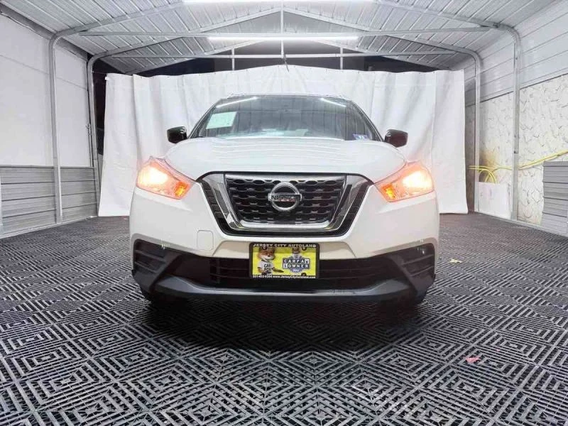 2019 Nissan Kicks - Image 2 of 12