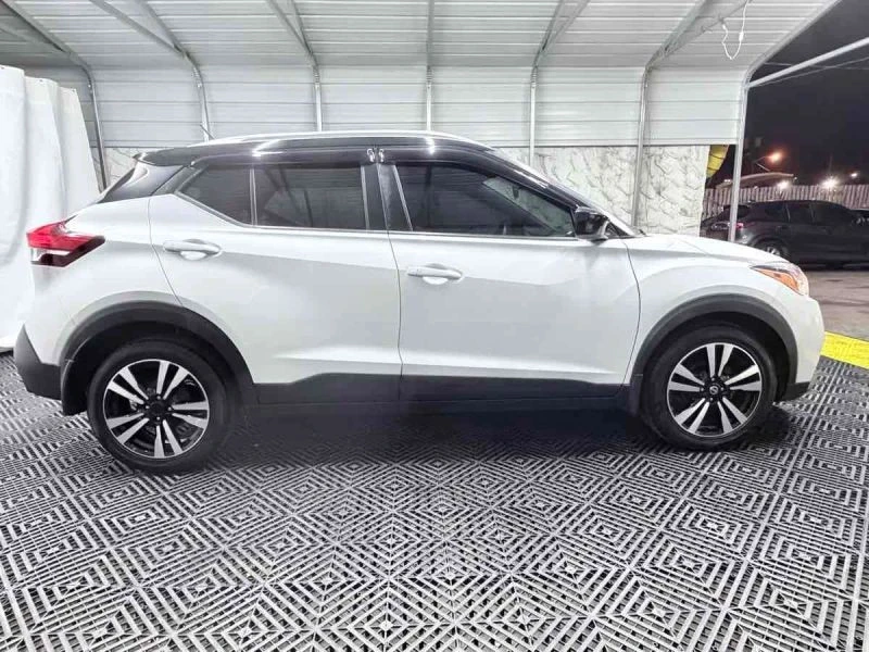 2019 Nissan Kicks - Image 8 of 12