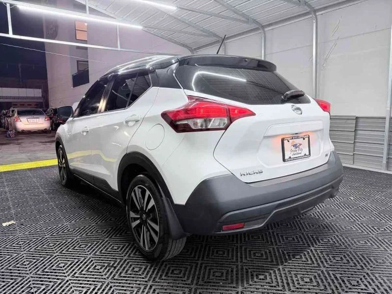 2019 Nissan Kicks - Image 5 of 12