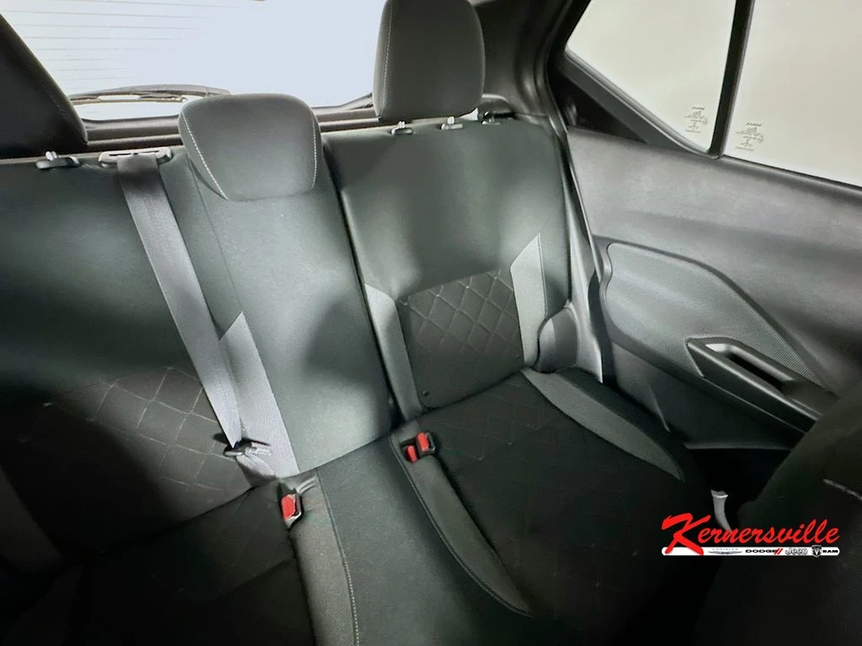 2019 Nissan Kicks - Image 14 of 24