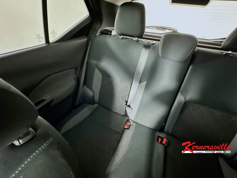 2019 Nissan Kicks - Image 12 of 24