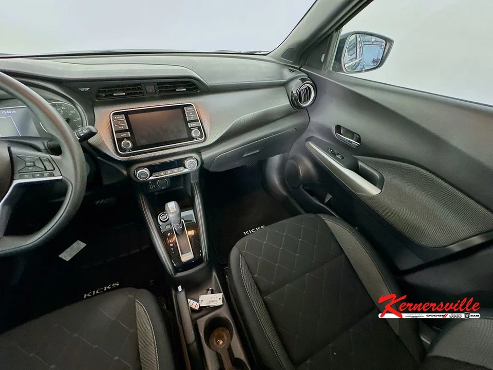 2019 Nissan Kicks - Image 11 of 24