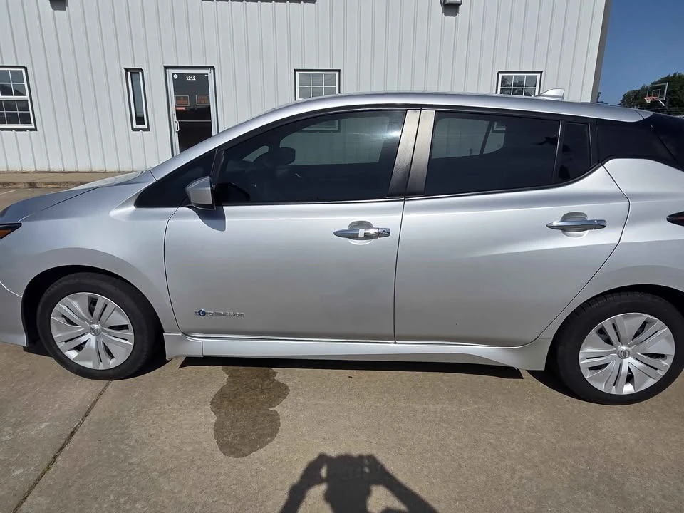 2019 Nissan Leaf - Image 9 of 20
