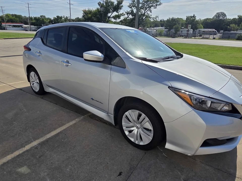2019 Nissan Leaf - Image 8 of 20