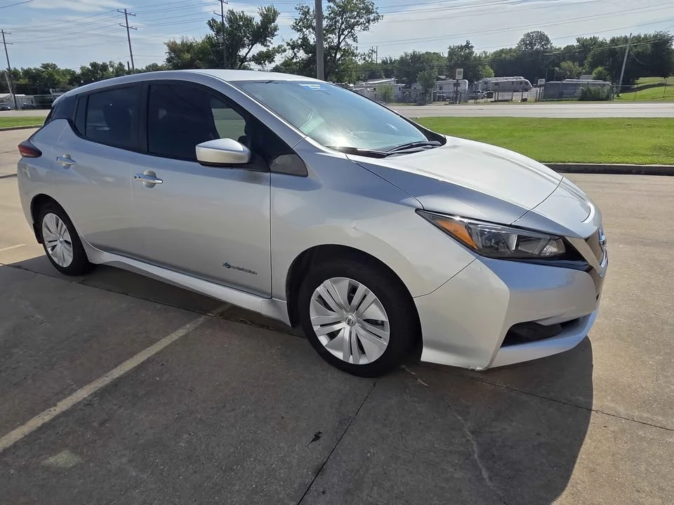 2019 Nissan Leaf - Image 13 of 20