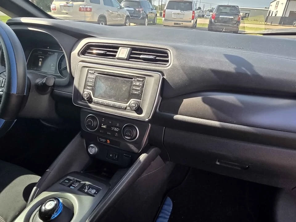 2019 Nissan Leaf - Image 18 of 20