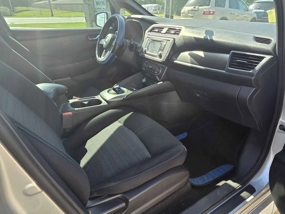 2019 Nissan Leaf - Image 17 of 20