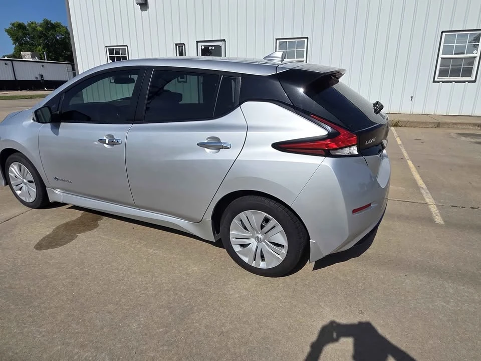 2019 Nissan Leaf - Image 15 of 20