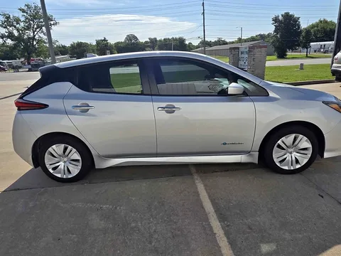 2019 Nissan LEAF S Hatchback 4D