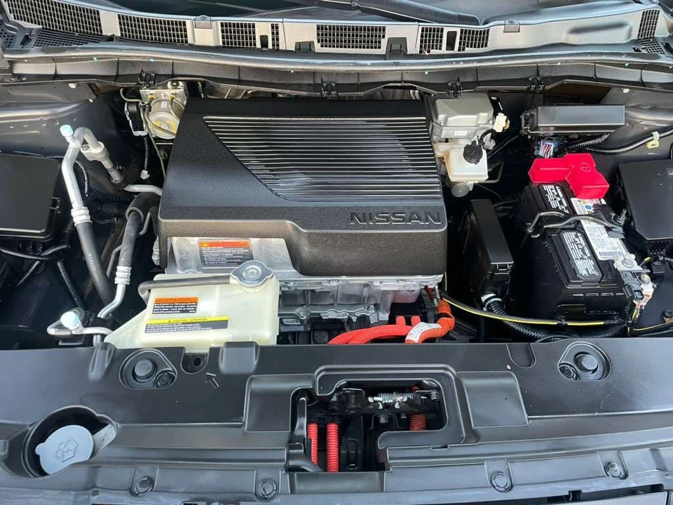 2019 Nissan Leaf - Image 15 of 17