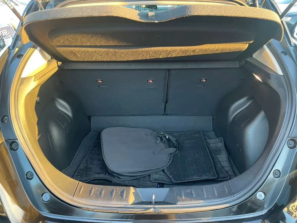 2019 Nissan Leaf - Image 14 of 17