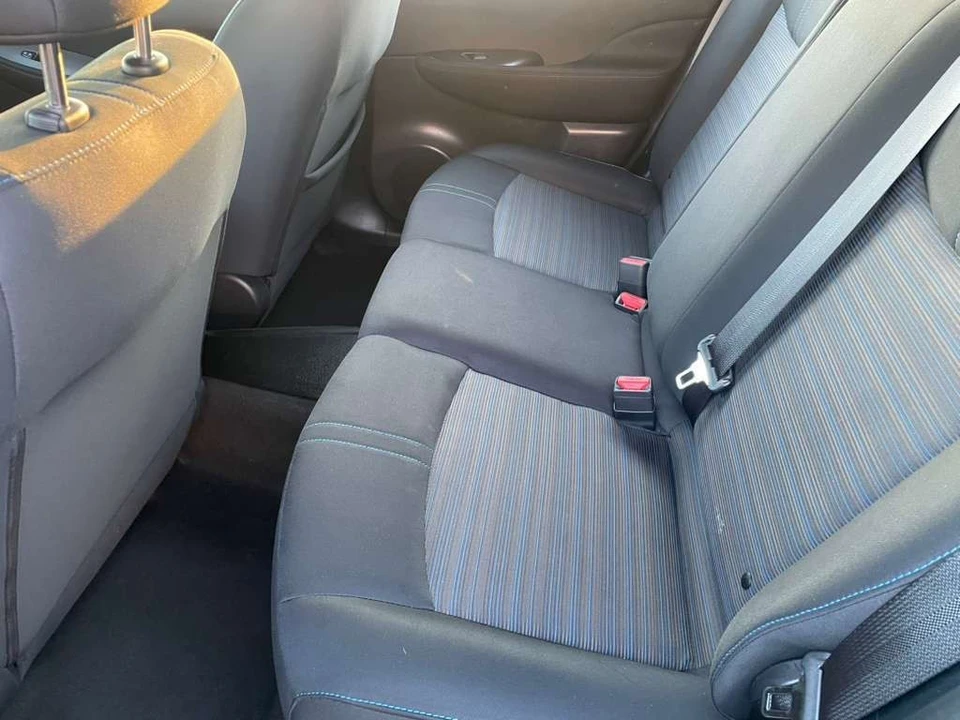 2019 Nissan Leaf - Image 9 of 17