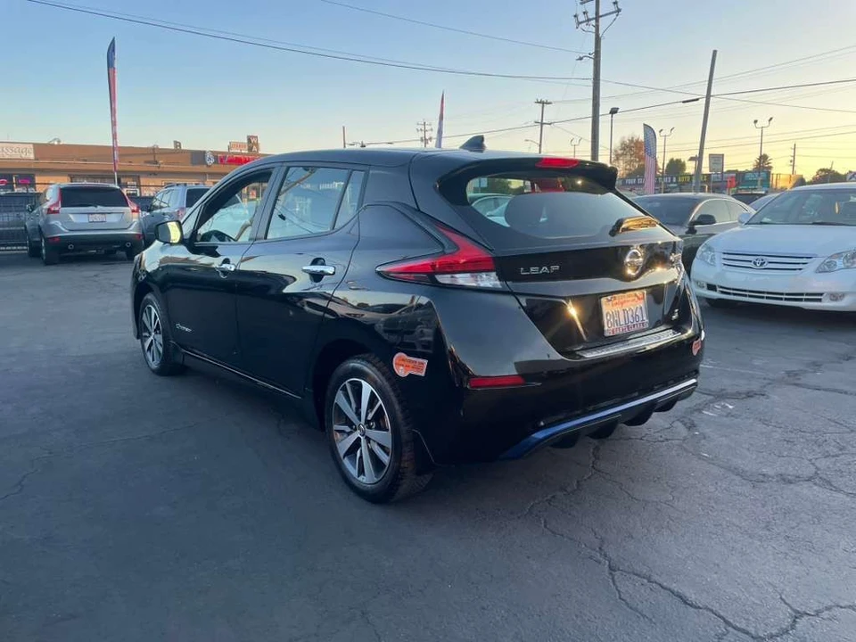 2019 Nissan Leaf - Image 4 of 17