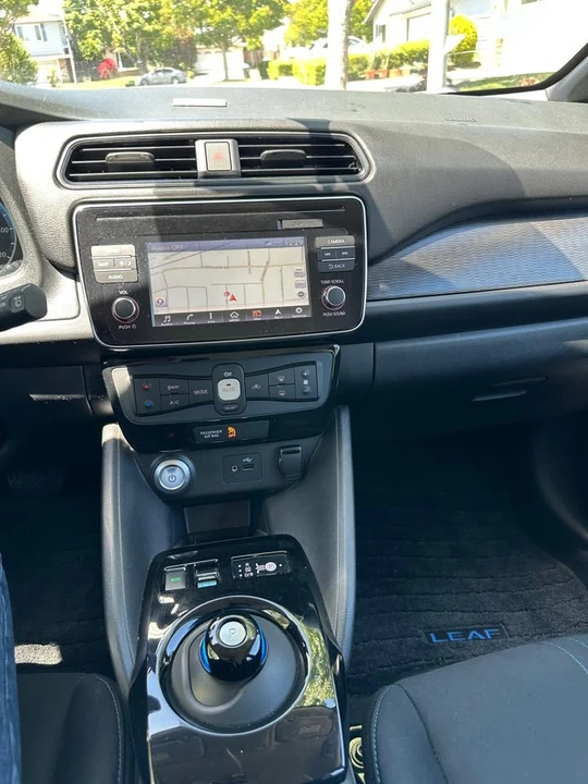 2019 Nissan Leaf - Image 7 of 14