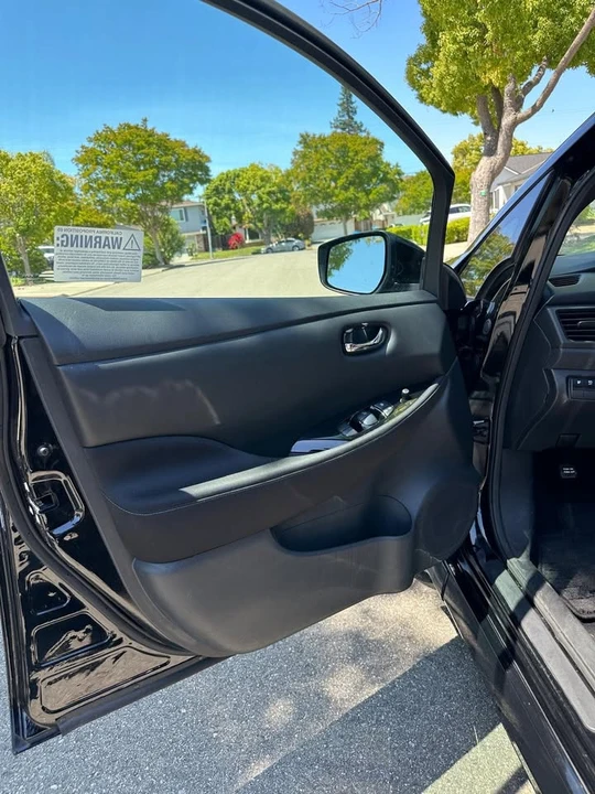 2019 Nissan Leaf - Image 9 of 14