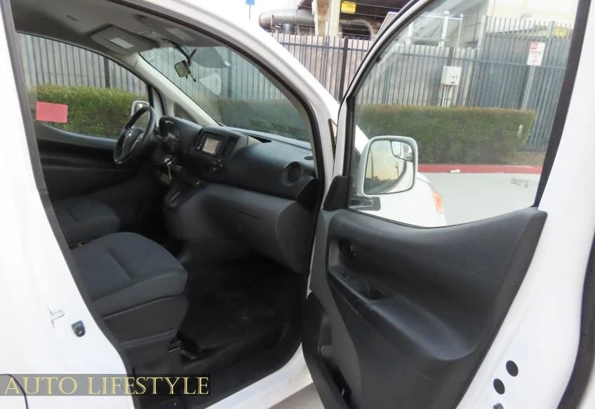 2019 Nissan NV - Image 17 of 21