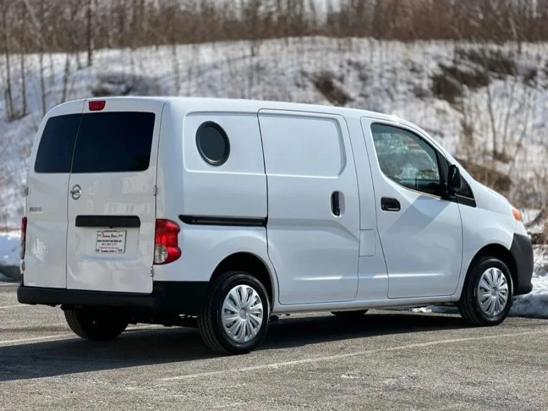 2019 Nissan NV - Image 9 of 12