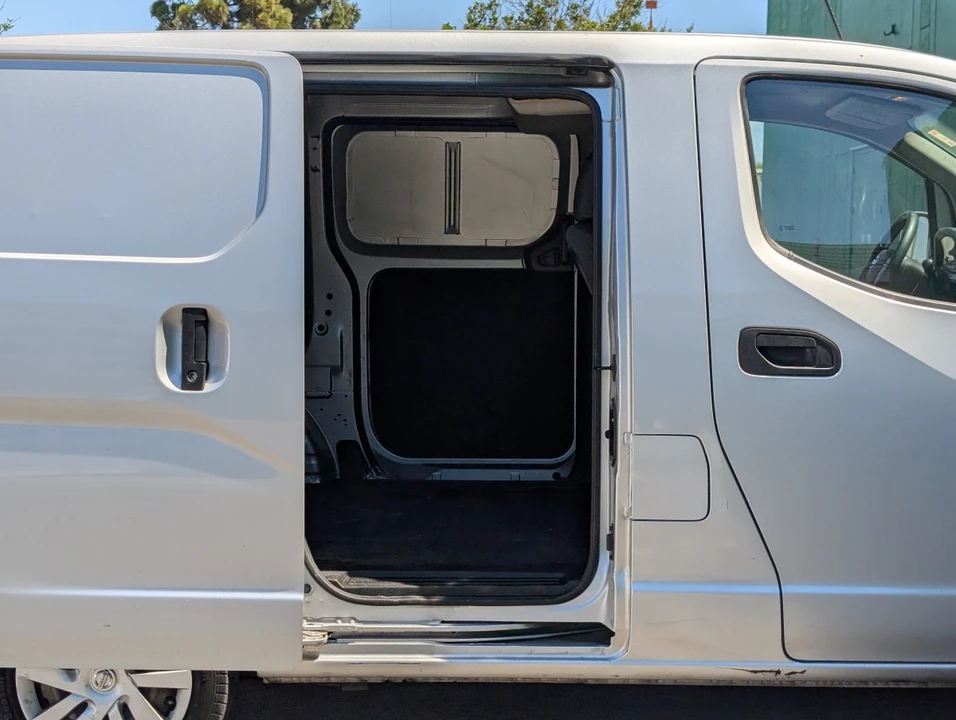 2019 Nissan NV - Image 10 of 12