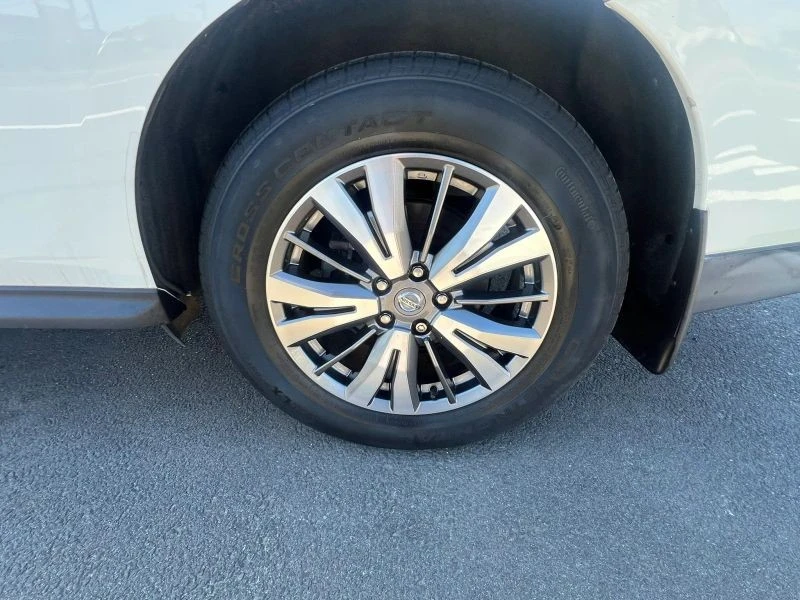 2019 Nissan Pathfinder 4th Gen - Image 9 of 12