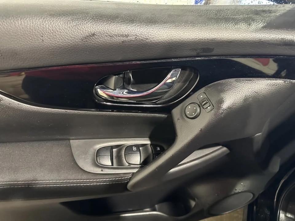 2019 Nissan Rogue - Image 12 of 19